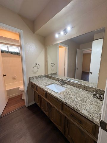 1025 Cloverdale Lane, Desoto, TX 75115