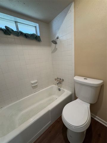 1025 Cloverdale Lane, Desoto, TX 75115