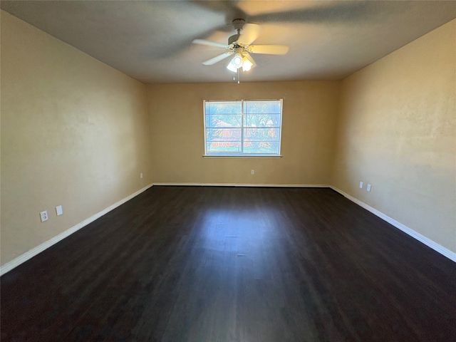 1025 Cloverdale Lane, Desoto, TX 75115