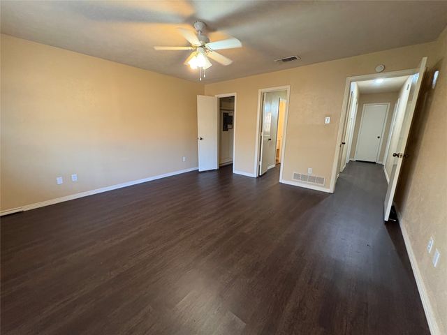 1025 Cloverdale Lane, Desoto, TX 75115