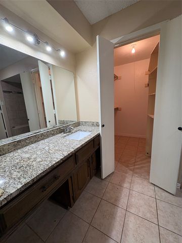 1025 Cloverdale Lane, Desoto, TX 75115
