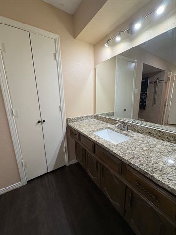 1025 Cloverdale Lane, Desoto, TX 75115