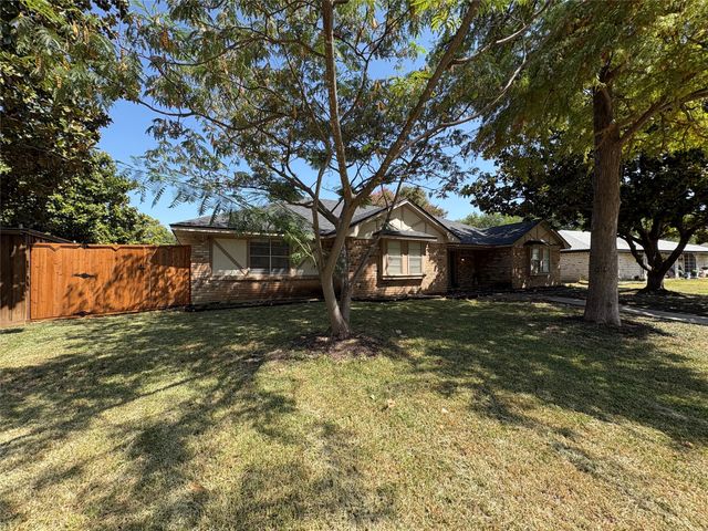 1025 Cloverdale Lane, Desoto, TX 75115