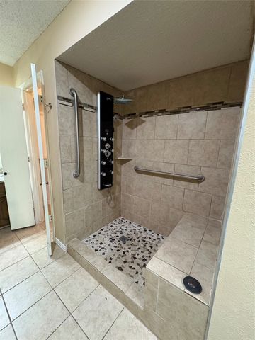 1025 Cloverdale Lane, Desoto, TX 75115