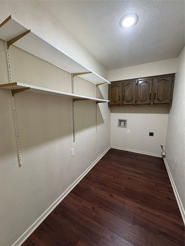 1025 Cloverdale Lane, Desoto, TX 75115