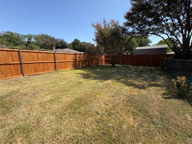 1025 Cloverdale Lane, Desoto, TX 75115