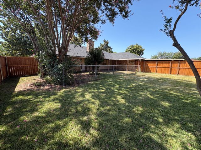 1025 Cloverdale Lane, Desoto, TX 75115