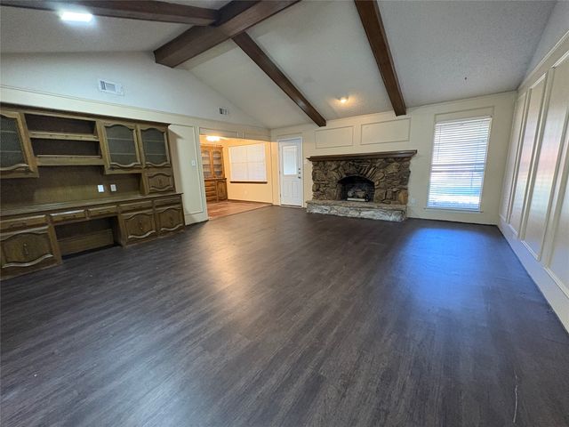 1025 Cloverdale Lane, Desoto, TX 75115