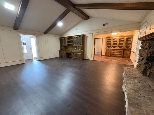 1025 Cloverdale Lane, Desoto, TX 75115