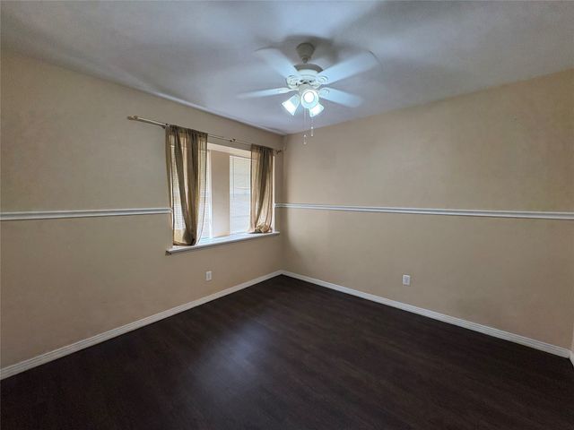 1025 Cloverdale Lane, Desoto, TX 75115
