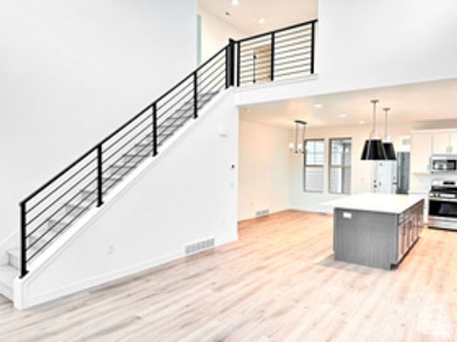 7077 W BLUEFIN DR, South Jordan, UT 84009