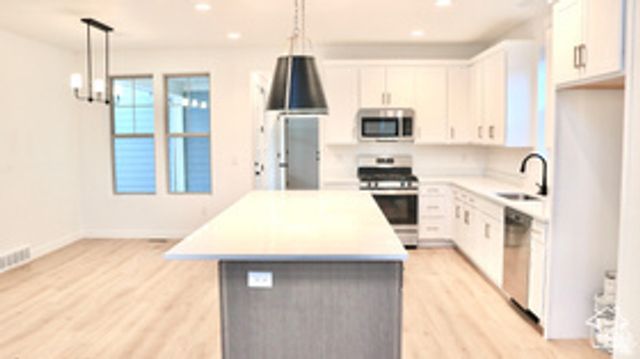 7077 W BLUEFIN DR, South Jordan, UT 84009