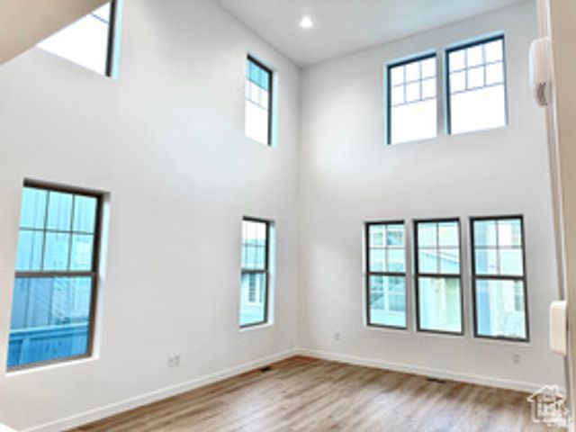 7077 W BLUEFIN DR, South Jordan, UT 84009