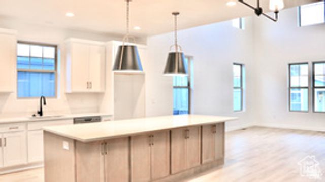 7077 W BLUEFIN DR, South Jordan, UT 84009