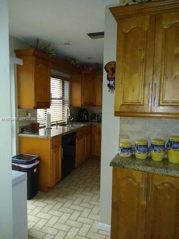 6273 NW 170 TER, Hialeah, FL 33015