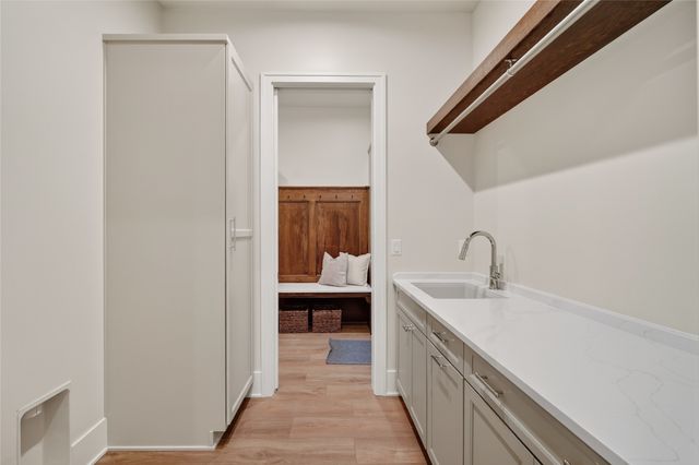 17815 Goodman Drive, Urbandale, IA 50263