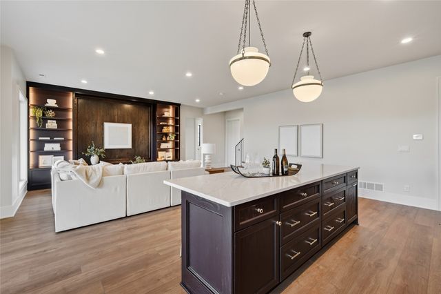 17815 Goodman Drive, Urbandale, IA 50263