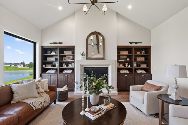17815 Goodman Drive, Urbandale, IA 50263