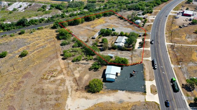 2906 US HIGHWAY 90, Hondo, TX 78861