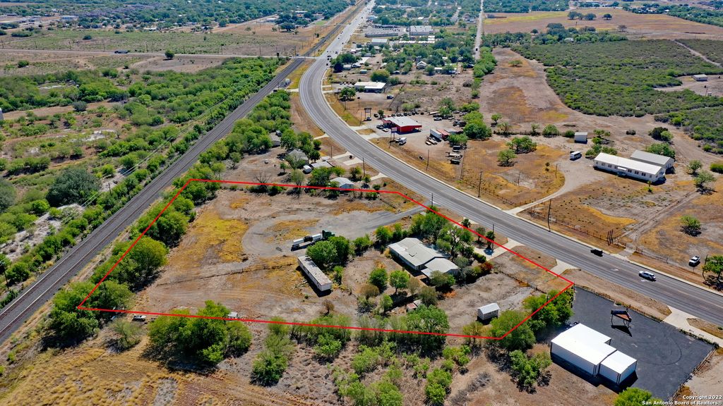 2906 US HIGHWAY 90, Hondo, TX 78861