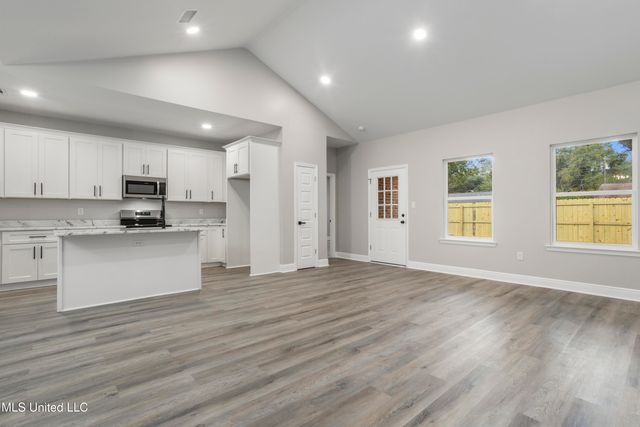 1789 Granhurst Street, Gautier, MS 39553