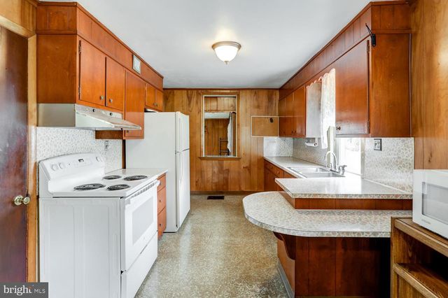 1011 MOUNT JOY RD, Manheim, PA 17545