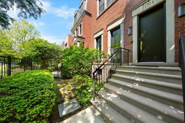 1716 W Wolfram Street, Chicago, IL 60657