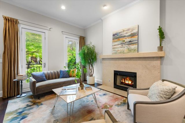 1716 W Wolfram Street, Chicago, IL 60657