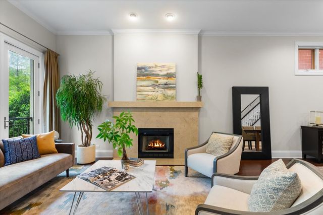 1716 W Wolfram Street, Chicago, IL 60657