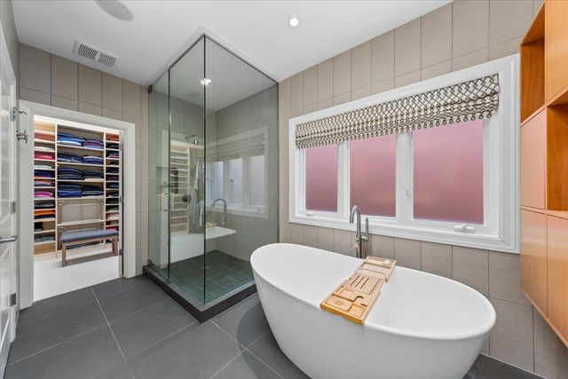 1716 W Wolfram Street, Chicago, IL 60657
