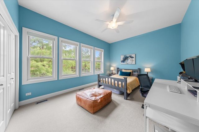 1716 W Wolfram Street, Chicago, IL 60657