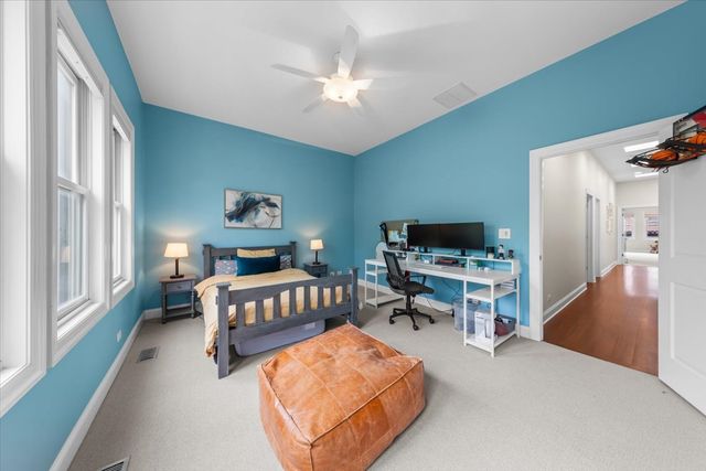 1716 W Wolfram Street, Chicago, IL 60657