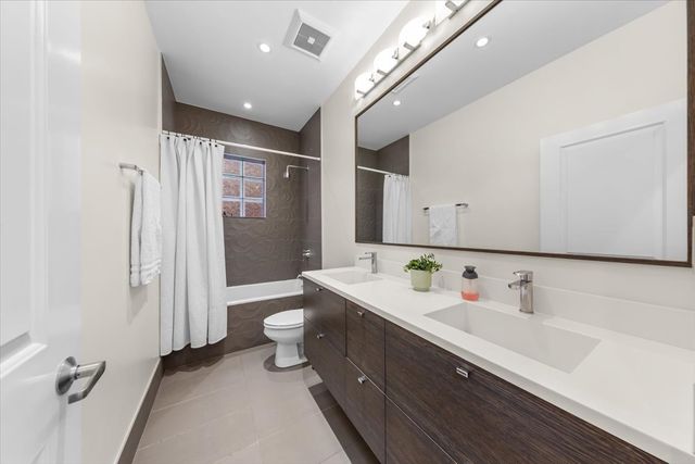 1716 W Wolfram Street, Chicago, IL 60657