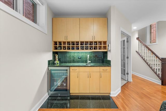 1716 W Wolfram Street, Chicago, IL 60657