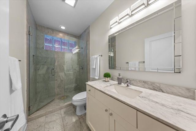 1716 W Wolfram Street, Chicago, IL 60657