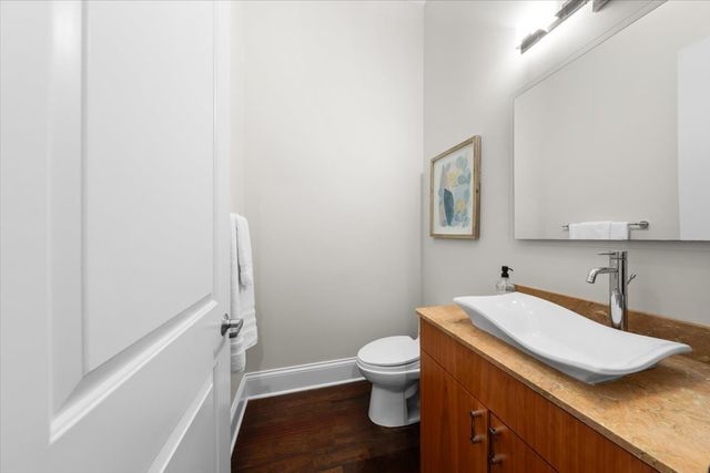 1716 W Wolfram Street, Chicago, IL 60657
