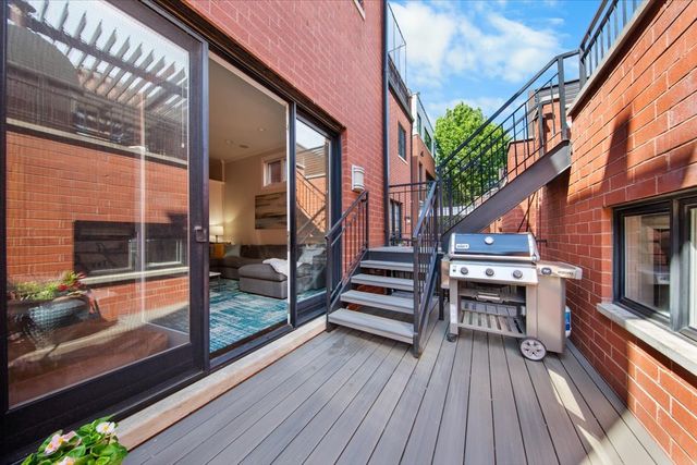 1716 W Wolfram Street, Chicago, IL 60657