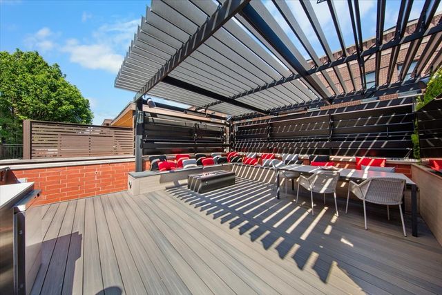 1716 W Wolfram Street, Chicago, IL 60657