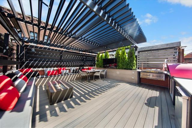 1716 W Wolfram Street, Chicago, IL 60657