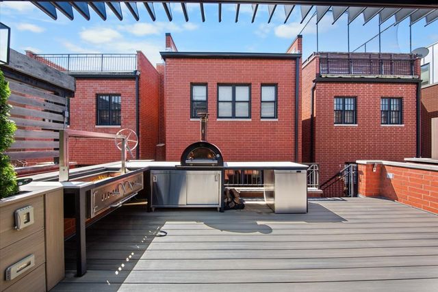 1716 W Wolfram Street, Chicago, IL 60657