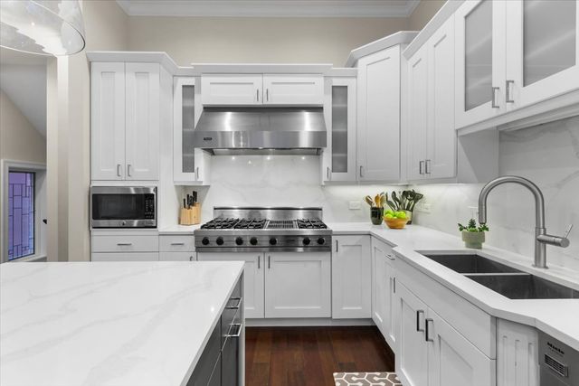 1716 W Wolfram Street, Chicago, IL 60657