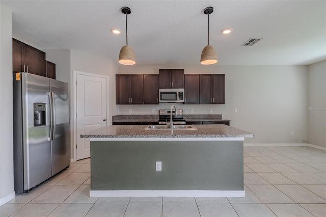 4712 RON EDDIE, Tampa, FL 33619