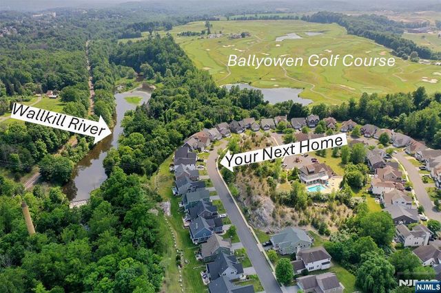 67 Bluffs Court, Hamburg, NJ 07419