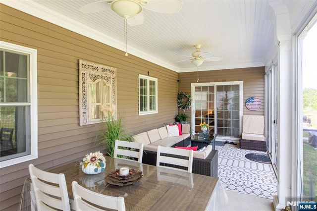 67 Bluffs Court, Hamburg, NJ 07419