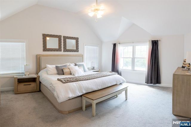 67 Bluffs Court, Hamburg, NJ 07419