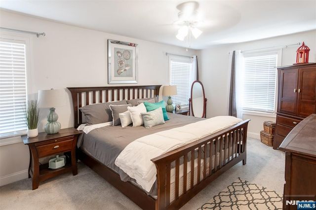 67 Bluffs Court, Hamburg, NJ 07419