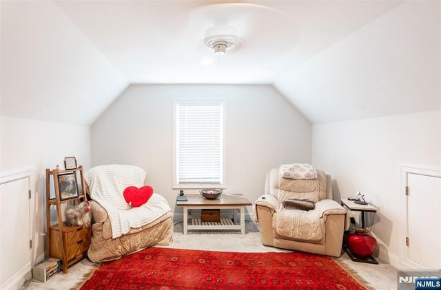 67 Bluffs Court, Hamburg, NJ 07419