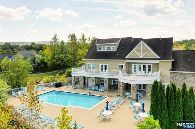 67 Bluffs Court, Hamburg, NJ 07419