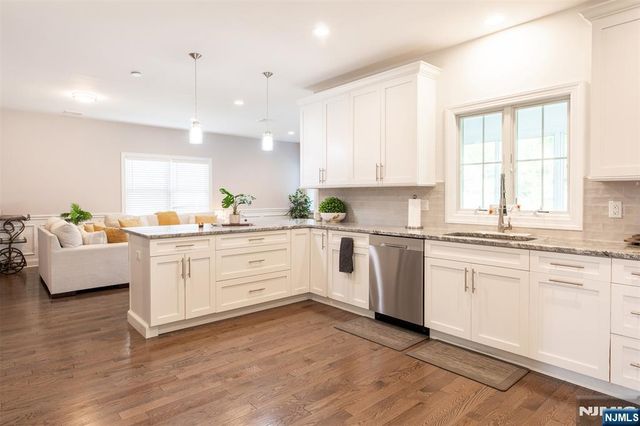 67 Bluffs Court, Hamburg, NJ 07419