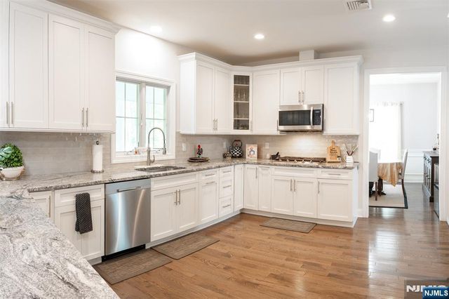 67 Bluffs Court, Hamburg, NJ 07419